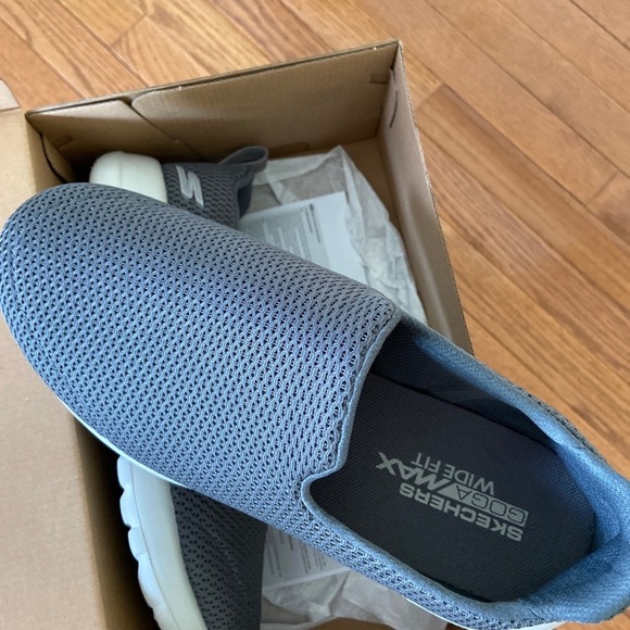 NWOT Skechers Gowalk Max men’s slip-on walking shoes - Picture 3 of 12